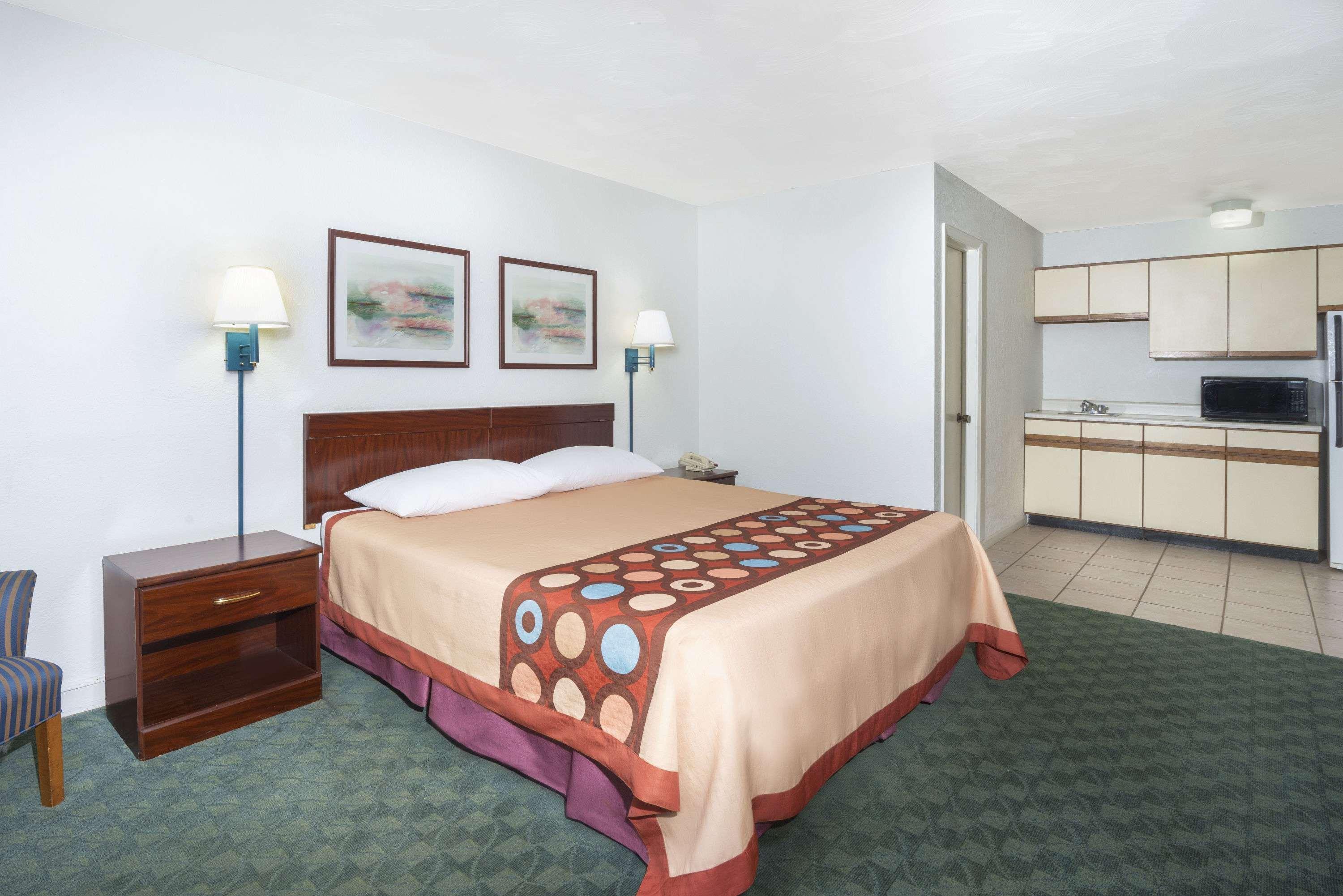 Super 8 By Wyndham Il Hotel 2*