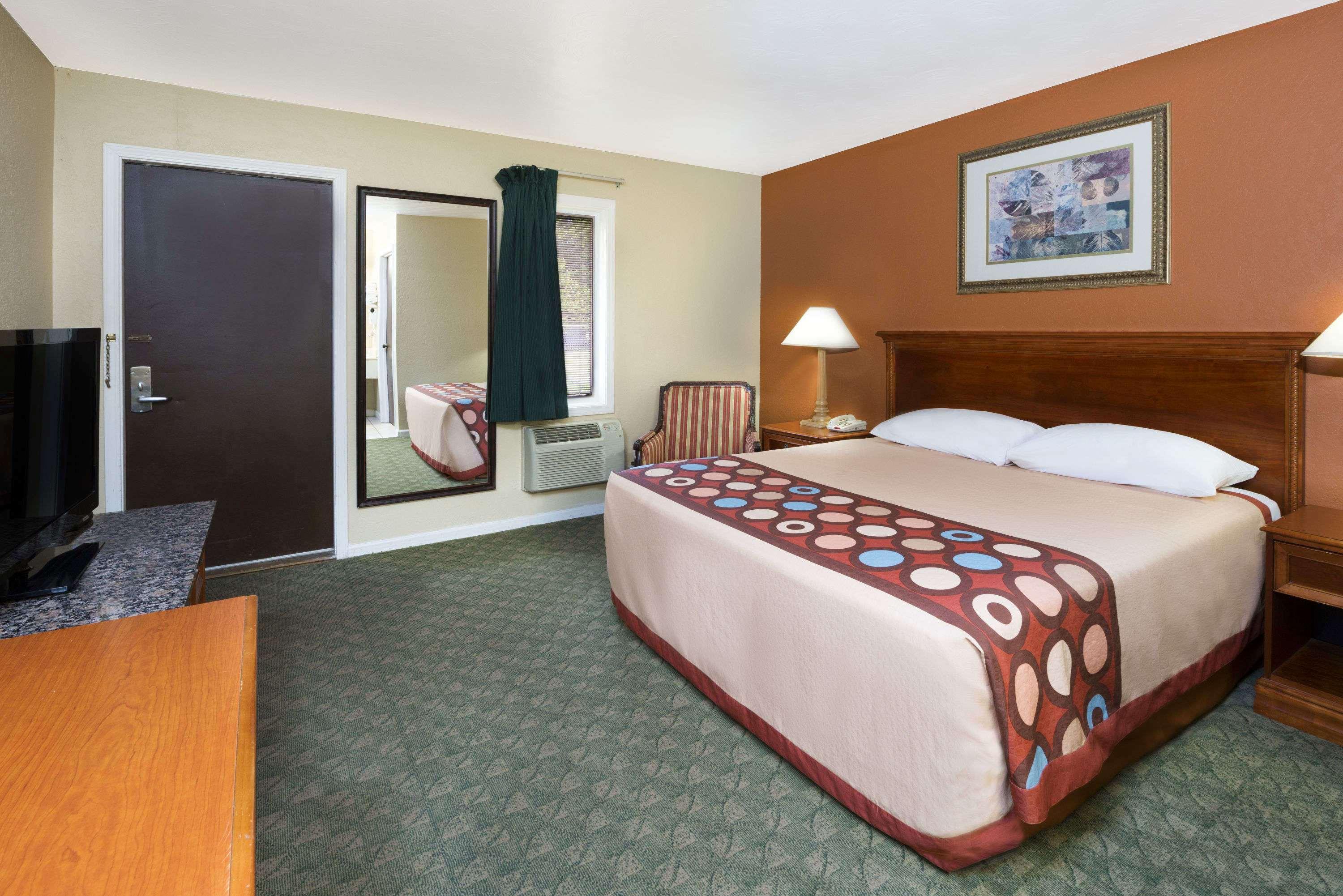Super 8 By Wyndham Il Hotel 2*